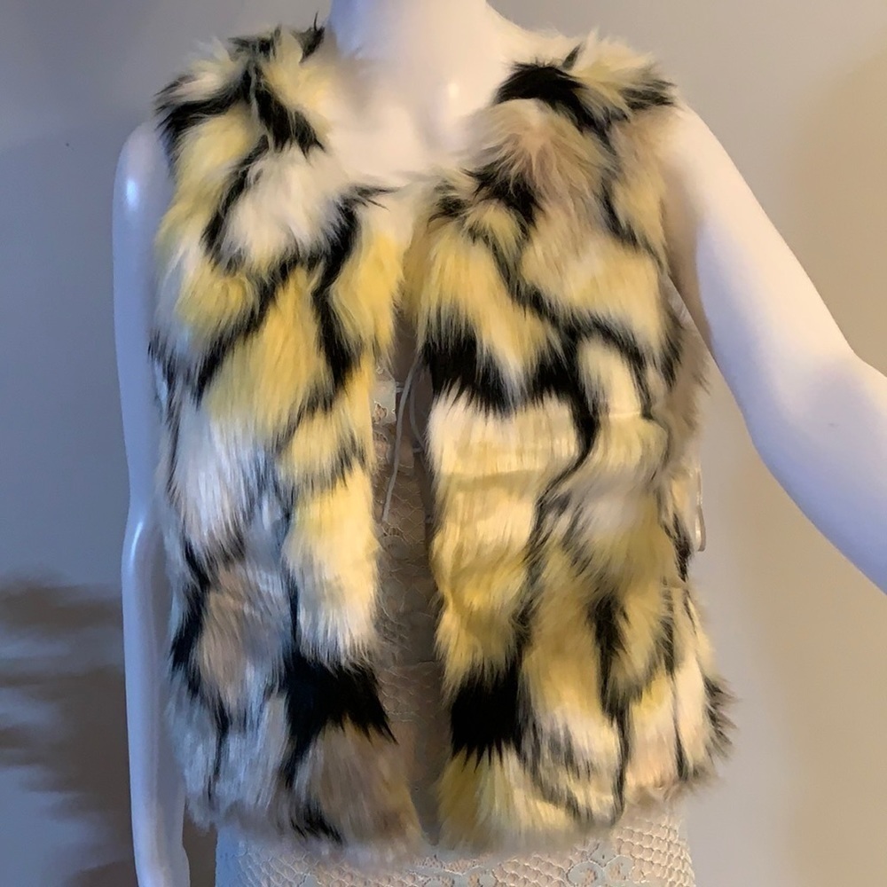 Maniju Chico Faux Fur Vest Size Small *wow*